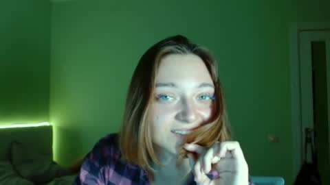 Melani  online show from November 24, 2025, 2:39 pm