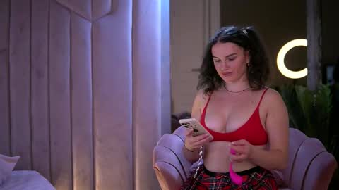 orchidelysia online show from September 19, 2025, 8:42 pm