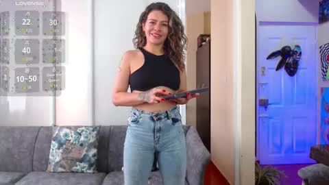 Snapshot of oriana_thomson2 chatting on January 16, 2026, 4:55 pm Oriana online show from January 16, 2026, 4:55 pm