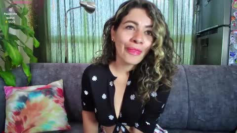 Snapshot of oriana_thomson2 chatting on May 8, 2026, 3:50 pm Oriana online show from May 8, 2026, 3:50 pm