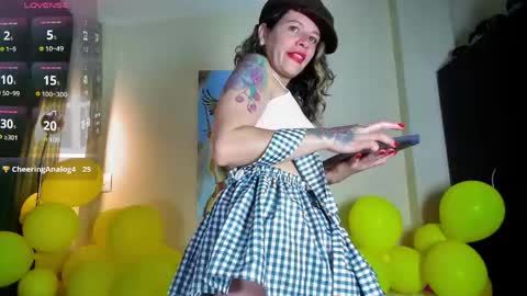 Snapshot of oriana_thomson2 chatting on May 18, 2026, 4:07 am Oriana online show from May 18, 2026, 4:07 am