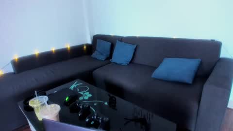 Fansly and Instagram -  online show from March 5, 2025, 10:00 am