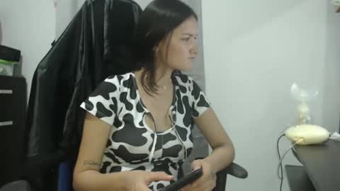 ornela_astros online show from December 5, 2024, 3:15 am