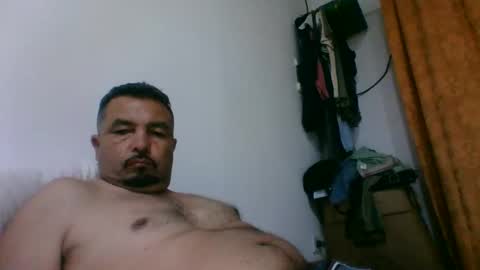 oscarjhe3512 online show from April 10, 2026, 1:44 am