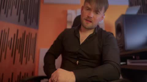 Snapshot of oscarsavage chatting on February 19, 2025, 5:49 pm Oscar Steel Savage online show from February 19, 2025, 5:49 pm