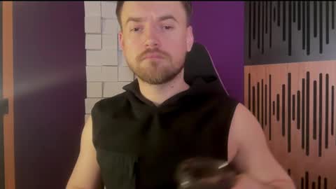 Snapshot of oscarsavage chatting on February 26, 2025, 7:05 pm Oscar Steel Savage online show from February 26, 2025, 7:05 pm