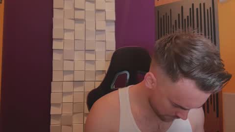 Snapshot of oscarsavage chatting on March 6, 2025, 8:05 pm Oscar Steel Savage online show from March 6, 2025, 8:05 pm