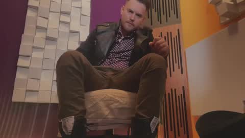 Snapshot of oscarsavage chatting on March 8, 2025, 8:35 pm Oscar Steel Savage online show from March 8, 2025, 8:35 pm