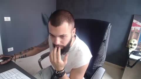 Snapshot of oscarwills chatting on July 2, 2026, 7:03 am OscarWills online show from July 2, 2026, 7:03 am