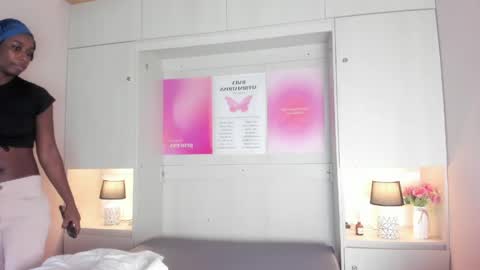 oshun_444 online show from April 10, 2026, 12:10 pm