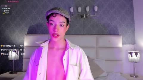 Snapshot of osirismansour chatting on February 17, 2025, 1:36 am Osirismansour online show from February 17, 2025, 1:36 am