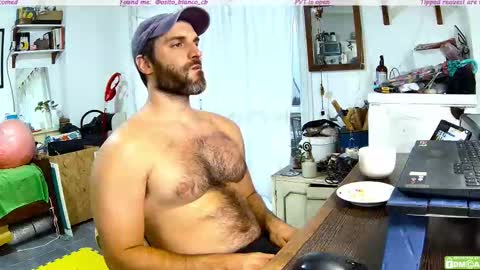 Snapshot of osito_blanco chatting on February 5, 2026, 10:58 pm Osito Blanco online show from February 5, 2026, 10:58 pm