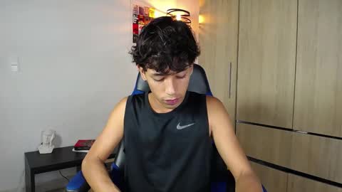 Snapshot of ostin_18hot chatting on December 18, 2024, 2:32 am ostin 18hot online show from December 18, 2024, 2:32 am