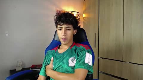 Snapshot of ostin_18hot chatting on December 19, 2024, 12:45 am ostin 18hot online show from December 19, 2024, 12:45 am