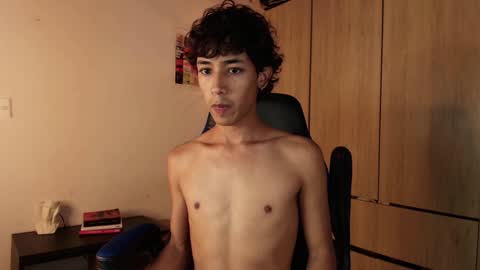 Snapshot of ostin_18hot chatting on January 4, 2025, 12:27 am ostin 18hot online show from January 4, 2025, 12:27 am