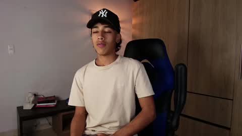 Snapshot of ostin_18hot chatting on January 11, 2025, 1:06 am ostin 18hot online show from January 11, 2025, 1:06 am