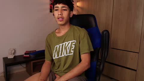 Snapshot of ostin_18hot chatting on January 19, 2025, 1:10 am ostin 18hot online show from January 19, 2025, 1:10 am