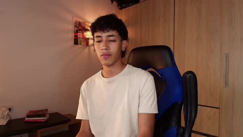 Snapshot of ostin_18hot chatting on January 23, 2025, 2:02 am ostin 18hot online show from January 23, 2025, 2:02 am