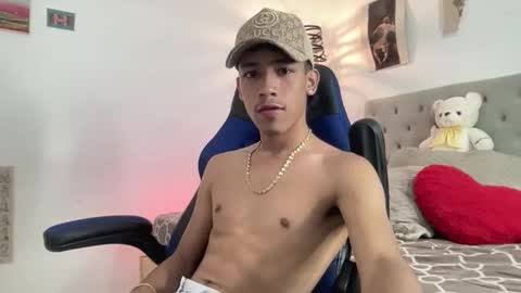 Snapshot of ostin_18hot chatting on November 20, 2025, 5:40 am ostin 18hot online show from November 20, 2025, 5:40 am