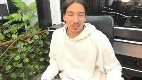 Otto Andrew online show from April 10, 2026, 4:39 am