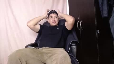 otto_stud online show from June 1, 2026, 4:03 am
