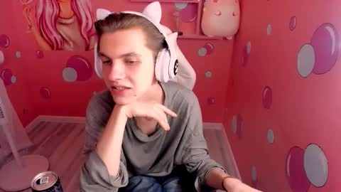 Snapshot of otto_williams chatting on October 3, 2025, 8:39 pm Otto online show from October 3, 2025, 8:39 pm