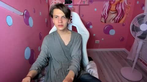 Snapshot of otto_williams chatting on October 10, 2025, 8:30 pm Otto online show from October 10, 2025, 8:30 pm