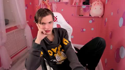 Snapshot of otto_williams chatting on October 13, 2025, 3:39 am Otto online show from October 13, 2025, 3:39 am