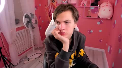 Snapshot of otto_williams chatting on October 13, 2025, 8:31 pm Otto online show from October 13, 2025, 8:31 pm