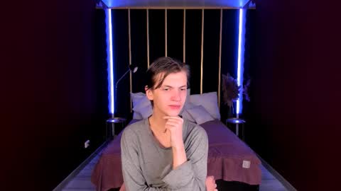 Snapshot of otto_williams chatting on October 17, 2025, 9:17 pm Otto online show from October 17, 2025, 9:17 pm