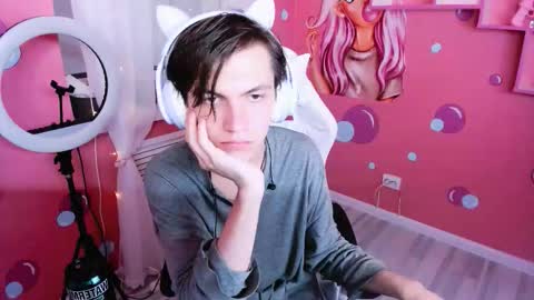 Snapshot of otto_williams chatting on October 27, 2025, 8:35 pm Otto online show from October 27, 2025, 8:35 pm