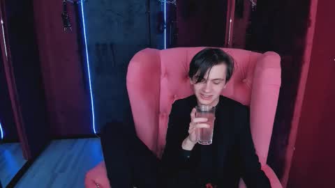 Snapshot of otto_williams chatting on November 2, 2025, 3:36 pm Otto online show from November 2, 2025, 3:36 pm