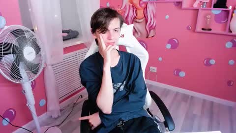 Snapshot of otto_williams chatting on November 5, 2025, 9:48 pm Otto online show from November 5, 2025, 9:48 pm