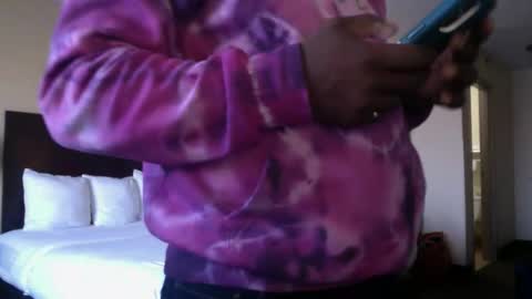 Snapshot of outkast8033 chatting on December 17, 2025, 8:48 pm Dude online show from December 17, 2025, 8:48 pm