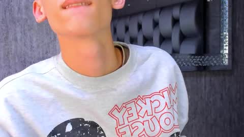 owen_stone1 online show from March 8, 2025, 11:37 am