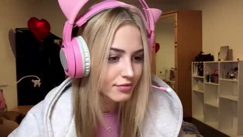 Eva online show from February 15, 2026, 7:21 pm