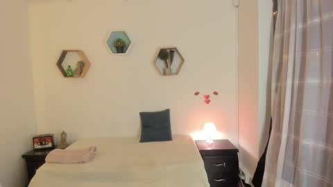 Paloma  online show from April 6, 2026, 9:38 pm