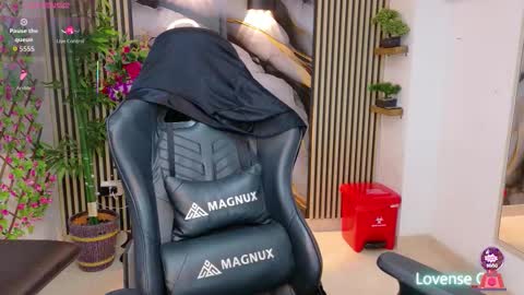 Pam online show from October 19, 2025, 7:58 pm