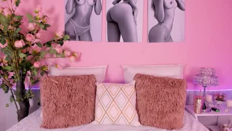 Pamela Duque  online show from September 15, 2025, 8:09 pm