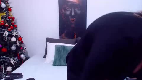 PAMEL ISSY online show from December 1, 2025, 12:32 pm