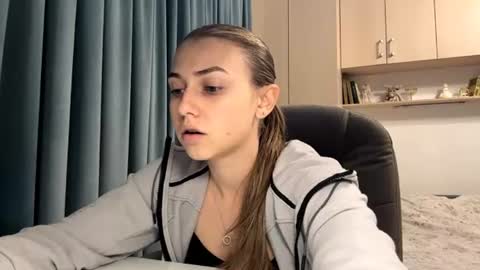 Snapshot of pamulahallquist chatting on July 7, 2026, 7:40 pm Lia online show from July 7, 2026, 7:40 pm
