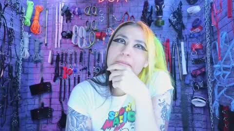 PandoraNez online show from November 19, 2025, 6:13 am