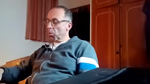 pansak1973 online show from February 15, 2025, 12:54 pm