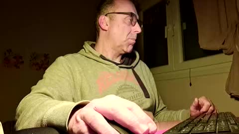 pansak1973 online show from February 23, 2025, 5:29 pm