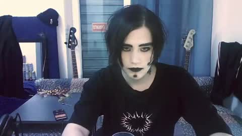 In bio online show from June 25, 2026, 1:27 am
