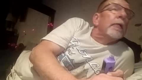 a online show from October 25, 2025, 9:06 am