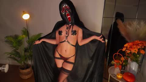 Kristina Kriss online show from October 31, 2025, 10:44 pm