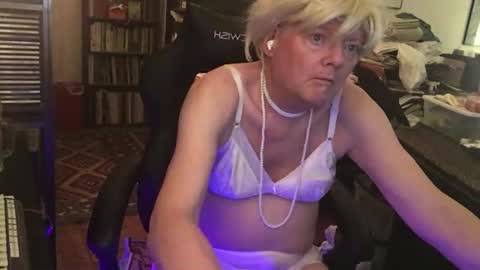 Snapshot of pantyvloletlace chatting on February 12, 2026, 3:01 am Pantyvioletlace online show from February 12, 2026, 3:01 am