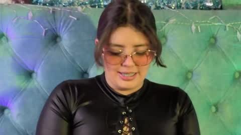 Paola Lyon online show from December 17, 2025, 6:14 pm