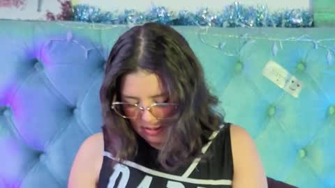 Paola Lyon online show from December 19, 2025, 7:10 pm